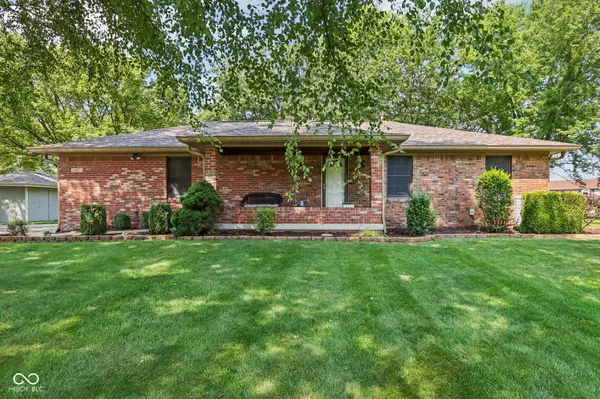 6307 W Hollyhock CT, New Palestine, IN 46163