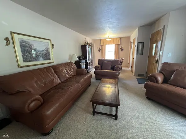 6047 Hillside Avenue East DR, Indianapolis, IN 46220
