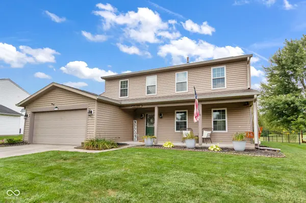 5547 Gainesway DR, Greenwood, IN 46142