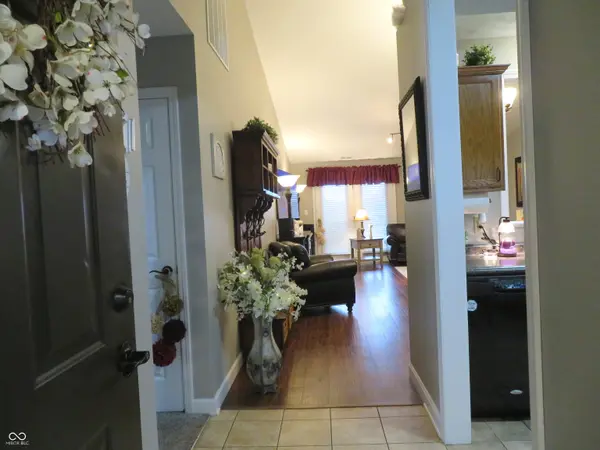 2267 Rolling Oak DR, Indianapolis, IN 46214