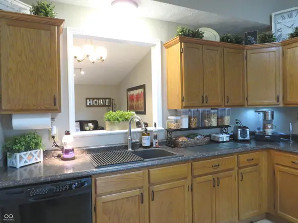 2267 Rolling Oak DR, Indianapolis, IN 46214
