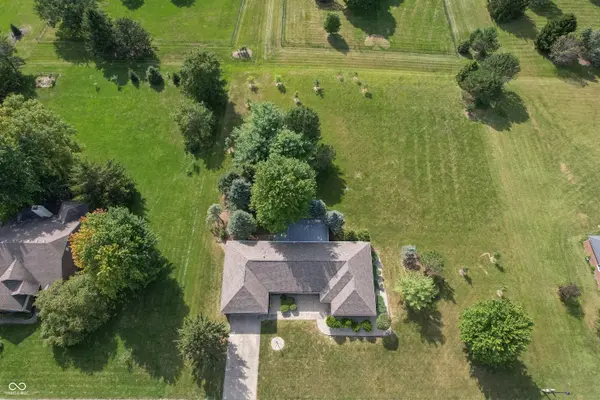 9450 Gladstone DR, Pittsboro, IN 46167