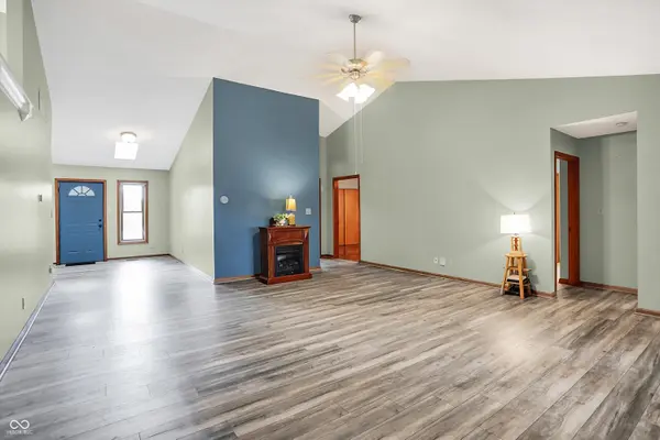 627 Leah WAY, Greenwood, IN 46142