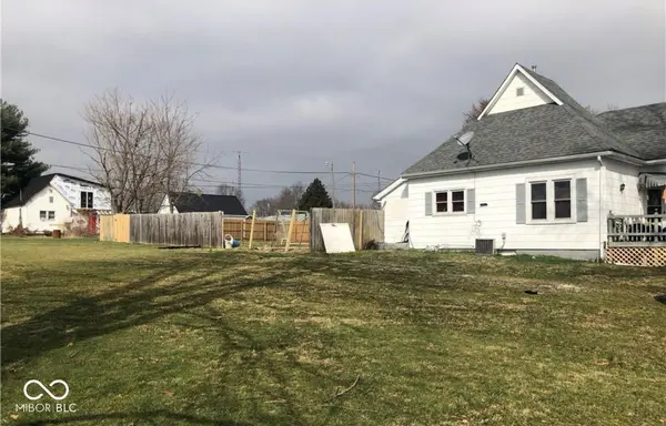 915 Cleveland ST, Bicknell, IN 47512