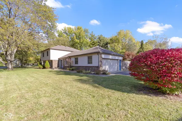 10015 Lakeshore DR E, Carmel, IN 46033