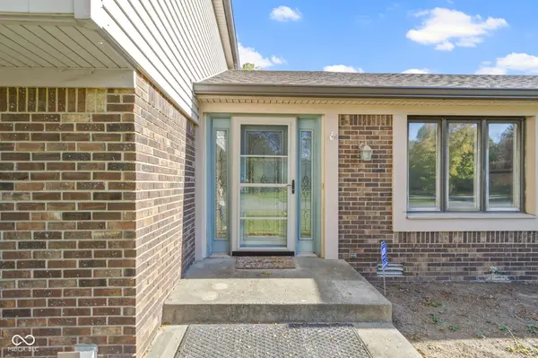 10015 Lakeshore DR E, Carmel, IN 46033