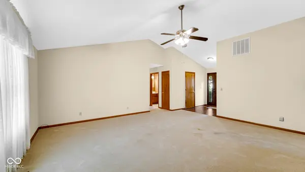 212 Hollowview DR, Noblesville, IN 46060