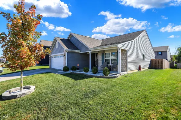 823 Coralberry LN, Greenwood, IN 46143