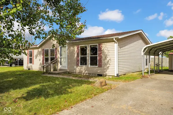 998 Sunset LN, Seymour, IN 47274