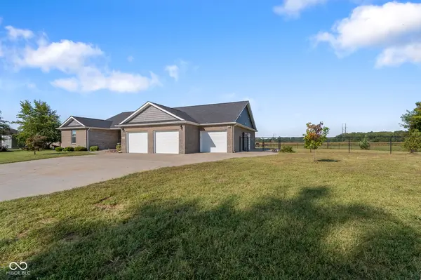 1604 E Bell Ford DR, Seymour, IN 47274