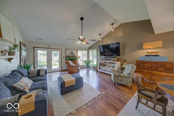 1140 Barcelona DR, Greenwood, IN 46143