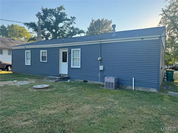 17 Randolph DR, Centralia, IL 62801