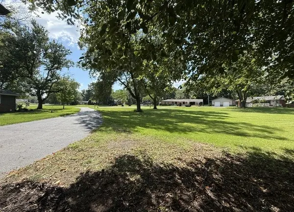 1106 E PEARL DR, Mahomet, IL 61853