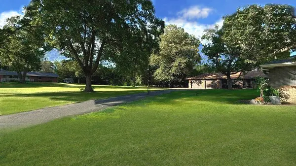 1106 E PEARL DR, Mahomet, IL 61853