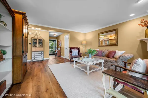 260 Timber Ridge LN #D, Lake Barrington, IL 60010