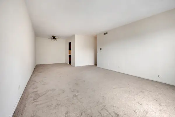 840 Wellington AVE #218, Elk Grove Village, IL 60007