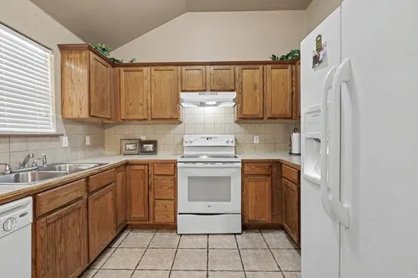12372 SW 6th ST, Yukon, OK 73099