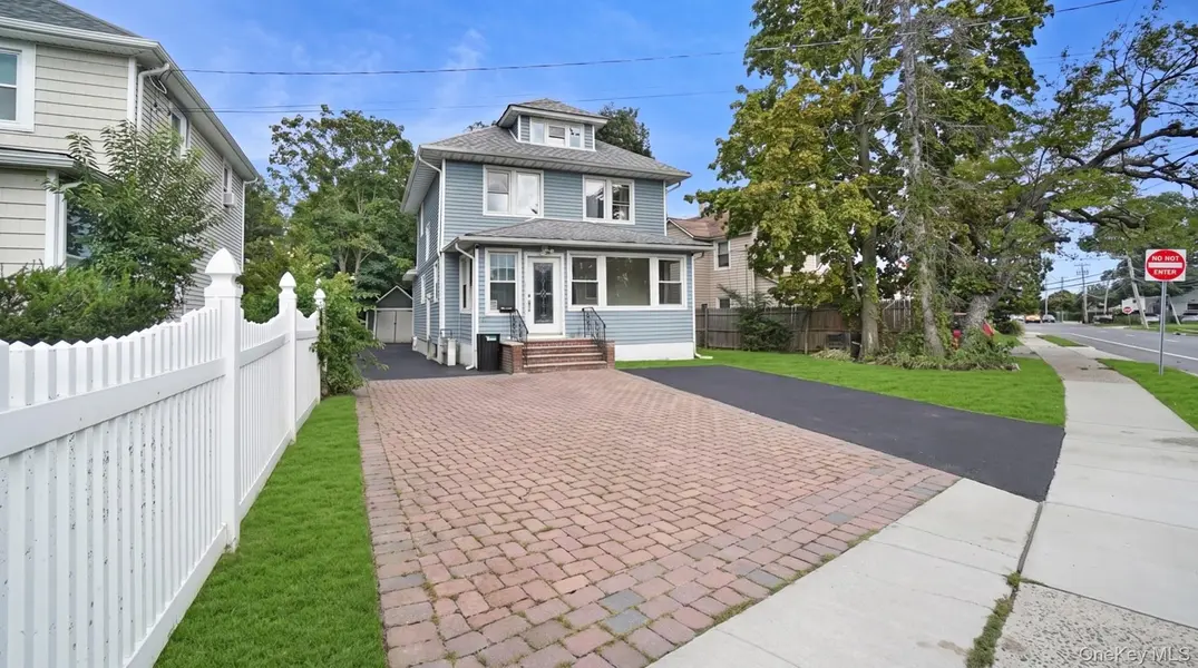 139 5th AVE, Bay Shore, NY 11706