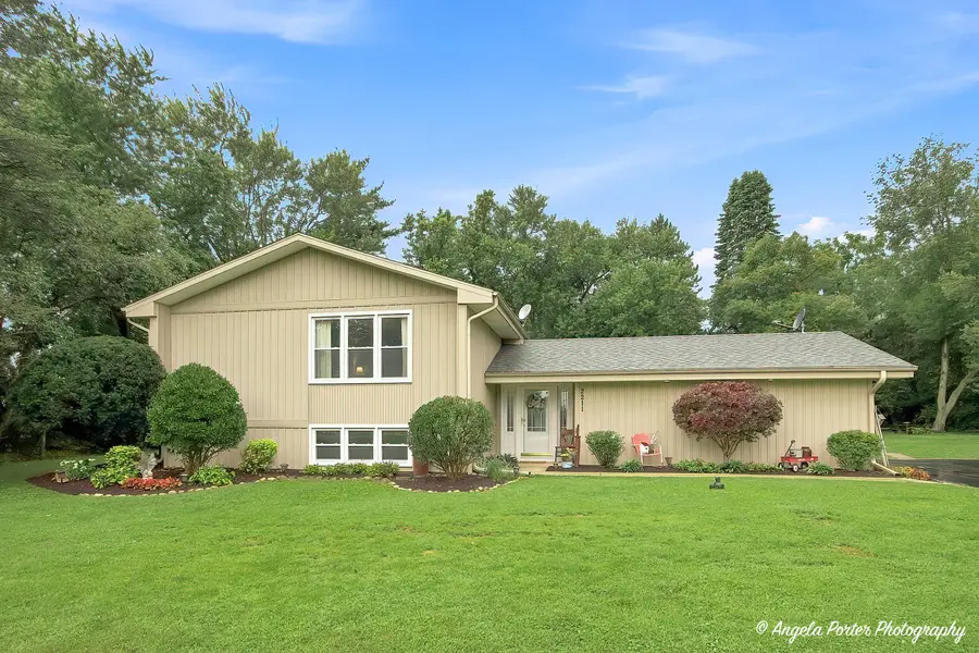 2211 Lamb RD, Woodstock, IL 60098