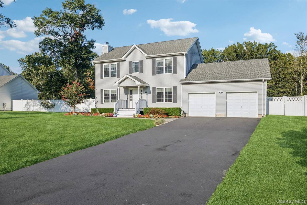 16 Mastro CT, Baiting Hollow, NY 11933