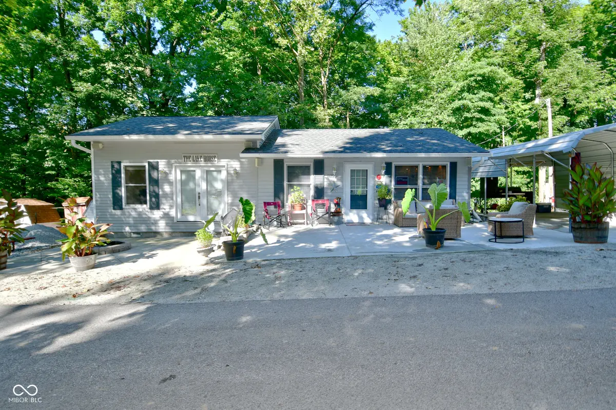 11087 Lakeshore DR, Cloverdale, IN 46120