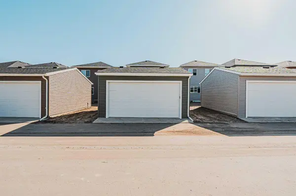 153 Dawson Wharf VW, Chestermere, AB T1X 2W1