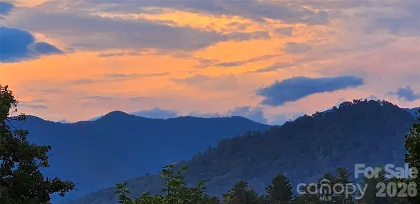 112 Upper Grove LN, Weaverville, NC 28787