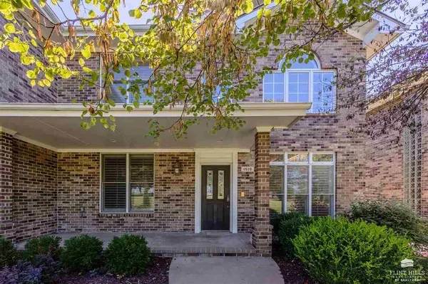 1510 Country Club PL, Manhattan, KS 66502
