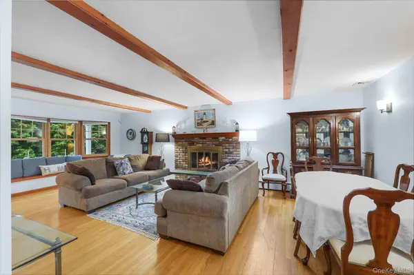 2 Foxey LN, Mahopac, NY 10541