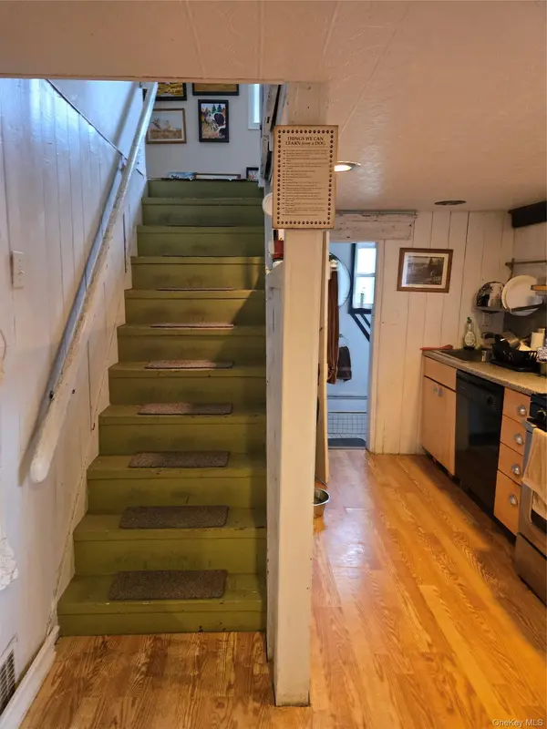 6 Cross RD, Bayville, NY 11709