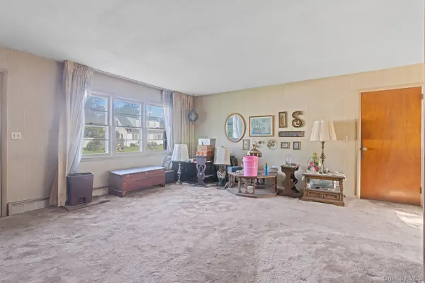 39 Wallkill AVE, Tillson, NY 12486