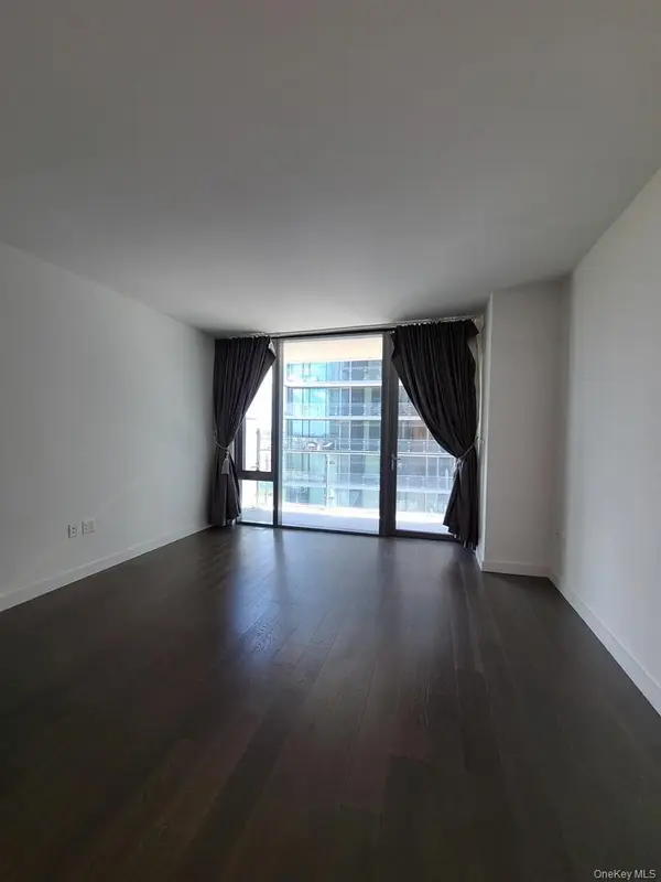 131-05 40th RD #18L, Flushing, NY 11354
