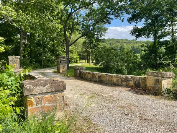 939 S Wolfcreek RD, Columbus, IN 47202