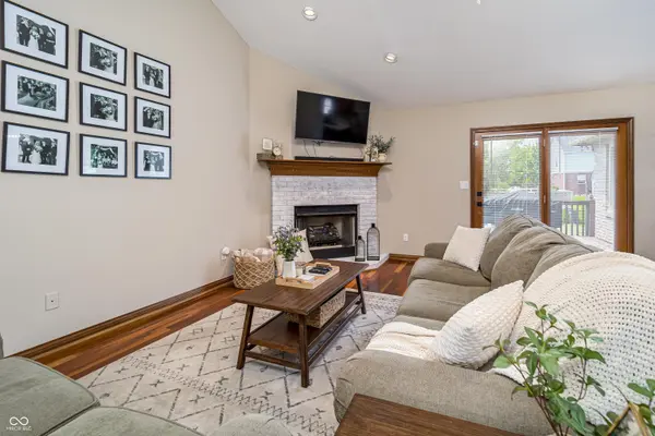 516 Leah WAY, Greenwood, IN 46142