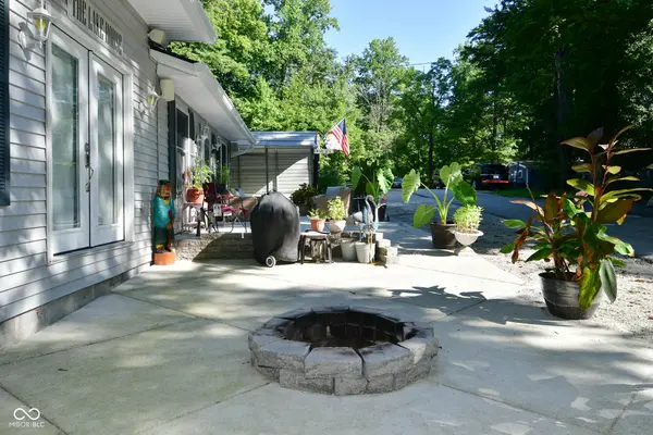 11087 Lakeshore DR, Cloverdale, IN 46120