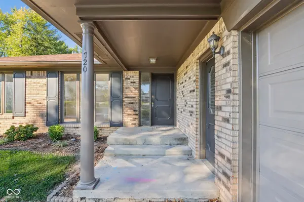 720 Lindenwood DR, Greenwood, IN 46142