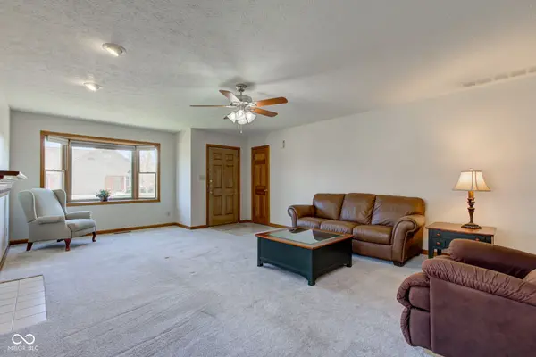 2964 Colony Lake W DR, Plainfield, IN 46168