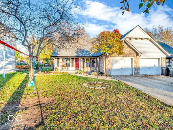 211 Black Maple CT, Greenwood, IN 46143