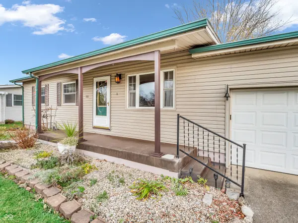 1161 Crestmoor DR, Shelbyville, IN 46176