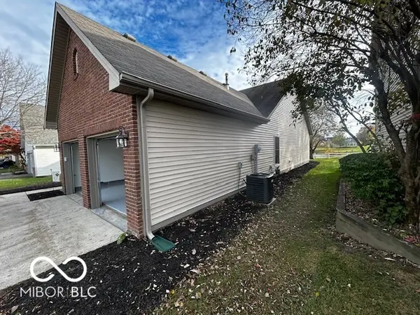 6102 Chadworth WAY, Lawrence, IN 46236