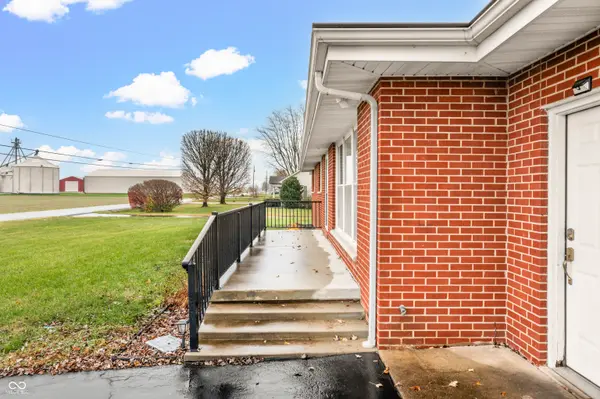 8123 E County Road 300 N, Seymour, IN 47274