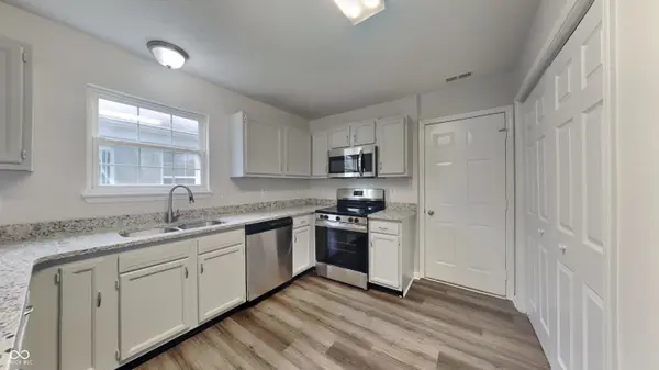 11350 Narrowleaf DR, Indianapolis, IN 46235