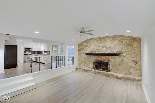 923 Leisure LN, Greenwood, IN 46142