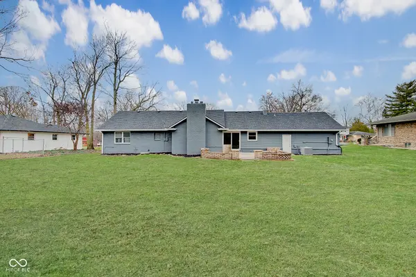 923 Leisure LN, Greenwood, IN 46142