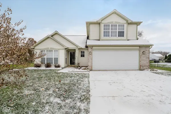 5670 Gainesway DR, Greenwood, IN 46142