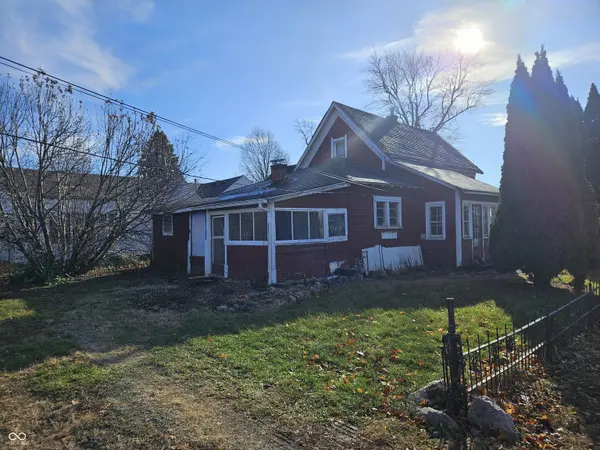 2402 N B ST, Elwood, IN 46036