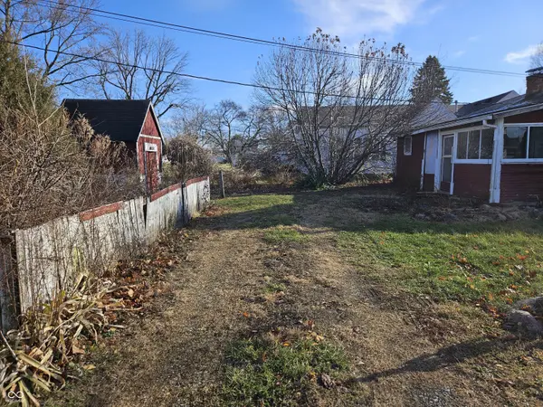 2402 N B ST, Elwood, IN 46036