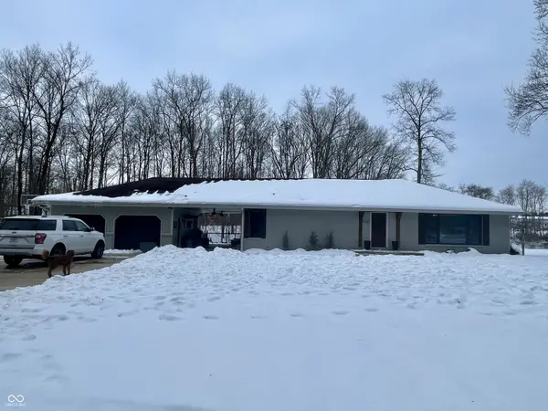 8263 W Deaver RD, Columbus, IN 47201