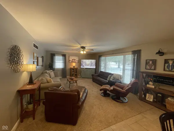 8263 W Deaver RD, Columbus, IN 47201
