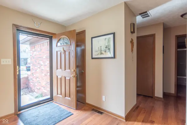 1204 Kauai CT, Indianapolis, IN 46217